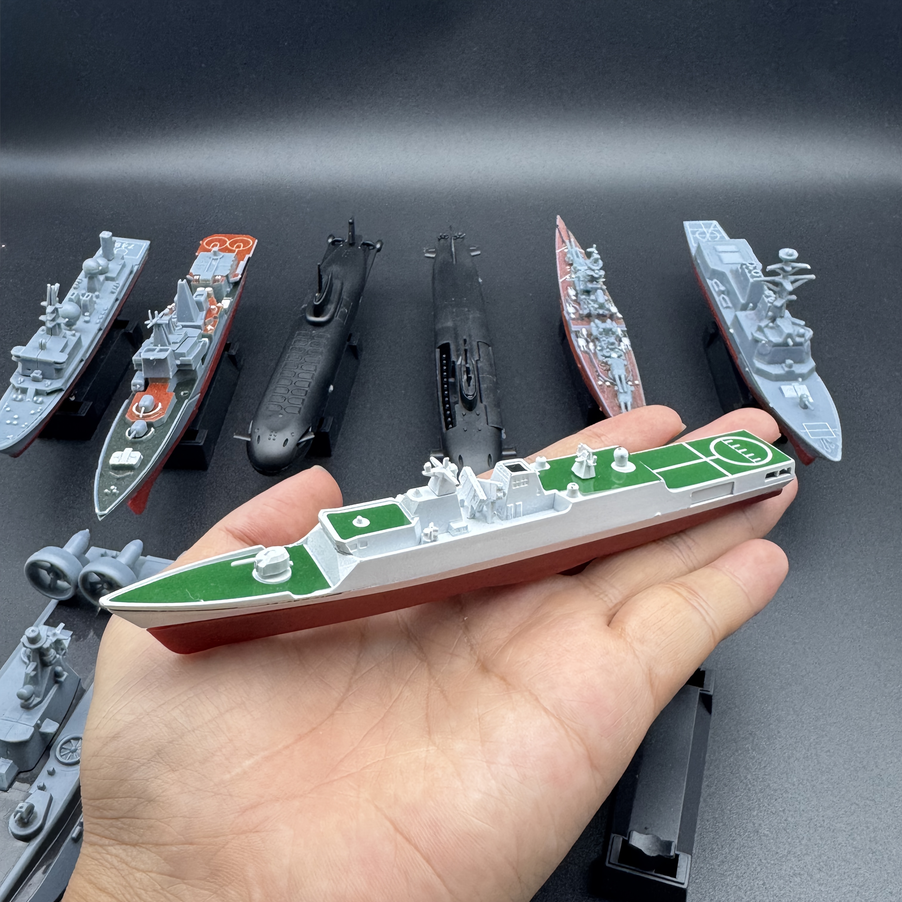 8pcs Highly Realistic Assembly Warship Model Set